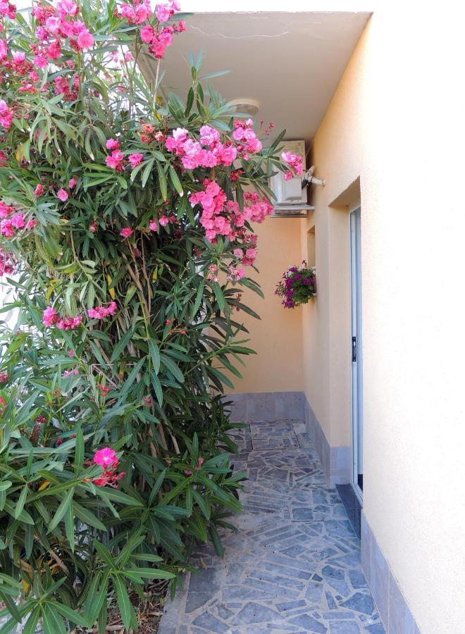 Apartman Husic Pag Town Exterior foto